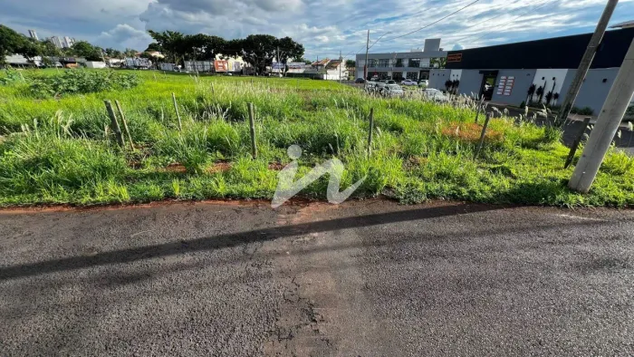 Terreno à venda, 360 m² por R$ 756.000,00 - Altamira - Uberlândia/MG