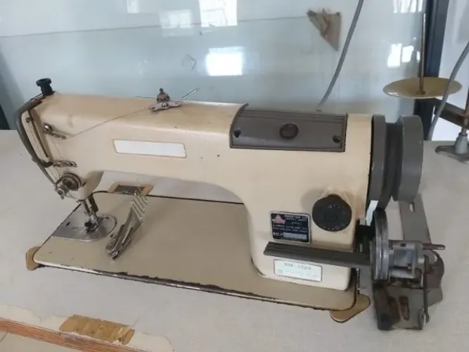 MAQUINA DE COSTURA INDUSTRIAL RETA, MARCA SUNSTAR, MODELO KM-123A, 110/220V