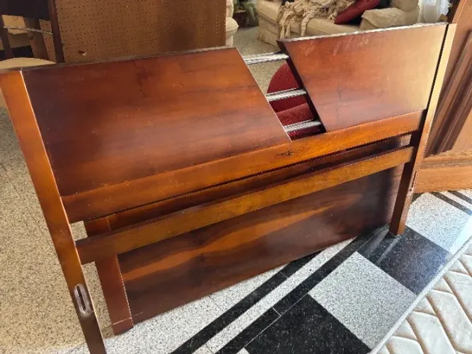 Cama de Casal com Base + Colchão no Estado