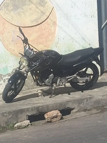 Vendo ou troco em moto menor, Motor recém feito, ta devendo 2k