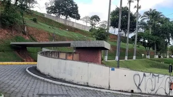 Jazigo perpétuo no cemitério Parque da Saudade em Juiz de Fora