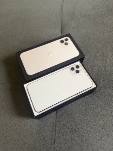 IPhone 11 Pro Max 256gb branco! Aceito trocas e cartão.