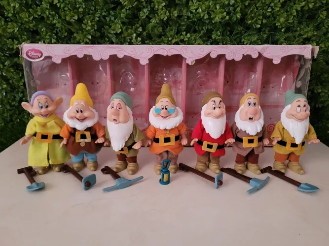 Bonecos sete anões branca de neve Disney Store / Simba