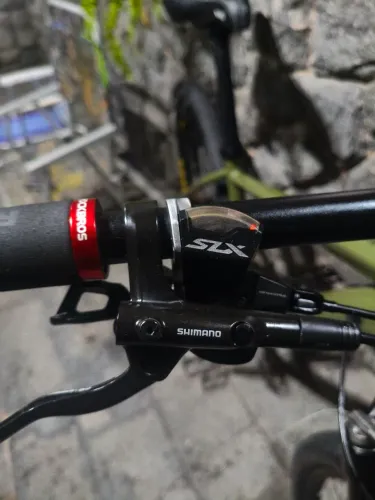 P VENDER HJ MTB 29 17 Shimano Slx 1x11v freios hidráulicos Shimano e suspensão a ar.