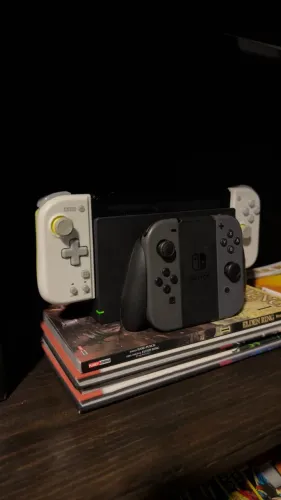 Nintendo Switch V1 completo + 2 jogos + 4 Joy-Cons + 64GB