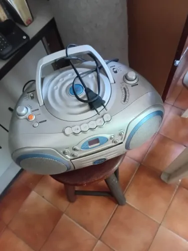 Radio gravador lennoxx com defeito 
