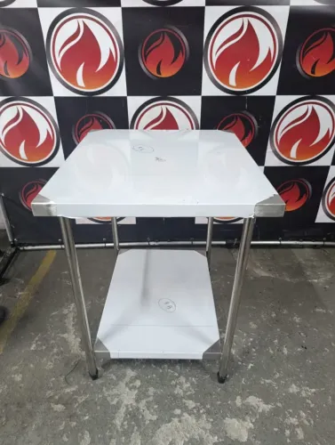 Mesa lisa com prateleira inferior toda no aço inox 430 nova temos a pronta entrega