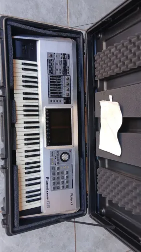 Teclado profissional Roland seminovo