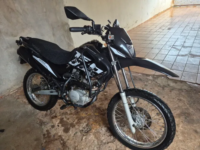 Honda Bros 150cc ano 2010 , partida elétrica, freio a disco, Troco por moto de menor valor