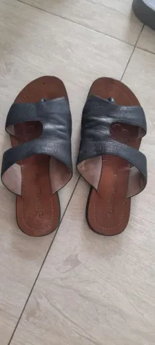 Chinelo couro legítimo.
