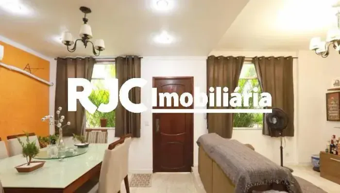 Casa de vila para venda possui 170 metros quadrados com 3 quartos em Tijuca - Rio de Janei