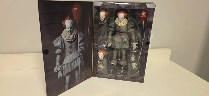 Pennywise IT 2017 NECA Ultimate - Figura Original Completa na Caixa
