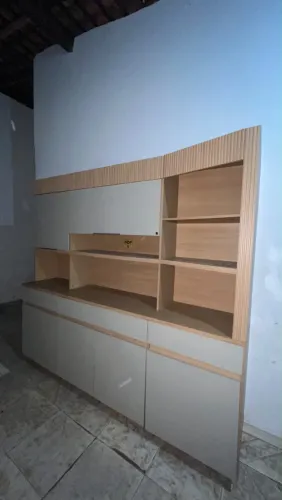 Uma armário de cozinha 