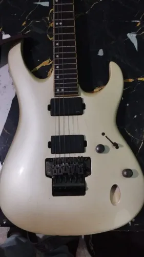 Guitarra e pedaleira 