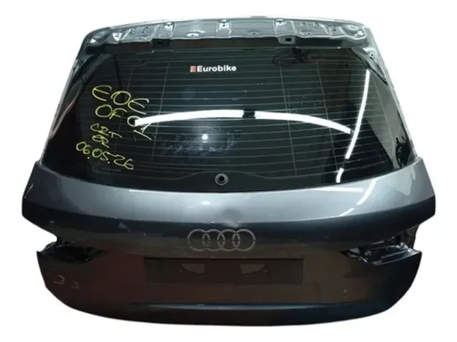 Tampa Traseira Vidro Vigia Audi Q3 TFSI 21 22 Detalhe