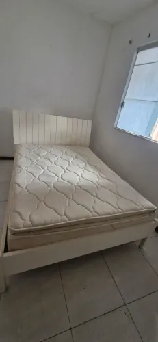 Cama casal madeira com colchão de molas