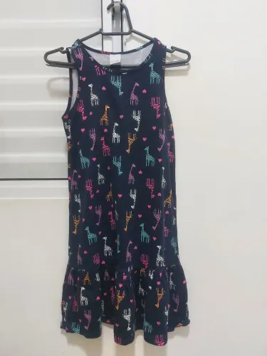 Vestido infantil estampa de girafa