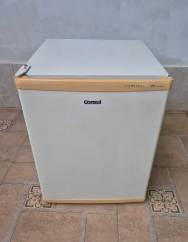 Frigobar CONSUL COMPACTO 80 litros