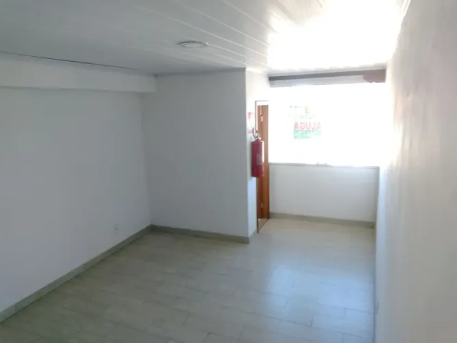 Òtima Sala Comercial De Aproximadamente 20m² No Bairro Santa Terezinha Em BH. Região Pampu