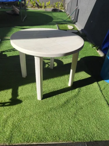 MESA DE PLÁSTICO REDONDA BRANCA (PARA 4 LUGARES) 