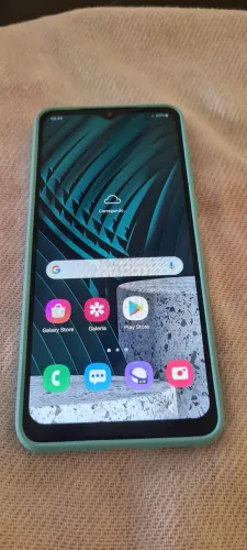 Um celular Samsung A02