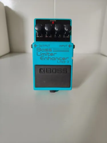 Pedal de Baixo Boss Limiter Enhancer LMB-3