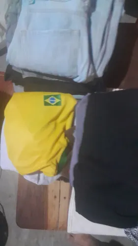 Lote de roupas masculinas e femininas