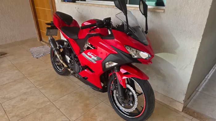 Ninja 400 vermelha cor exclusiva