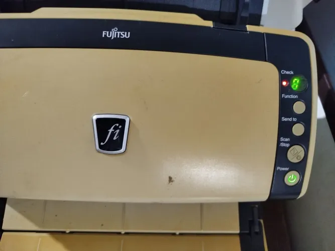 Scanner Fujitsu fi-6240 2