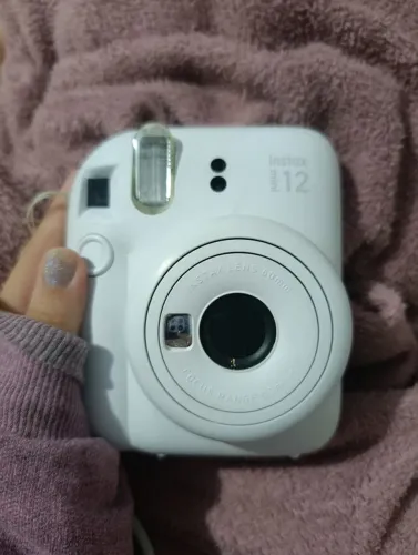 câmera Instax Mini 12 branca, funcionando perfeitamente. R$360