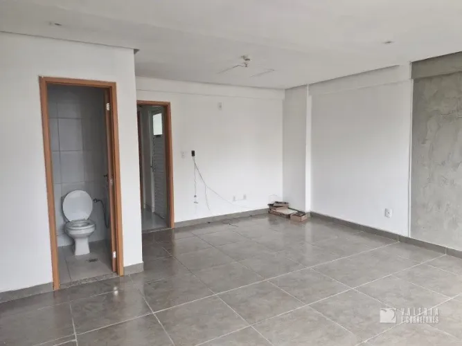 SALAS COMERCIAIS EM NAZARÉ COM 30M² CADA