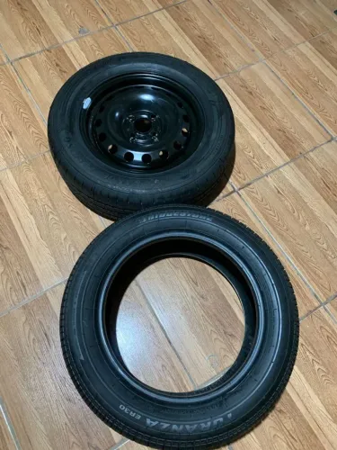 Pneus (1 aro 14 e 1 aro 15)
