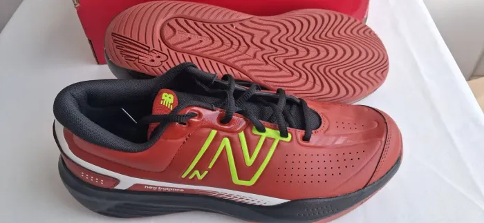 Tênis New Balance 695 V5<br><br>Ideal para prática de Tennis, todos os pisos.<br><br>NUNCA USADO