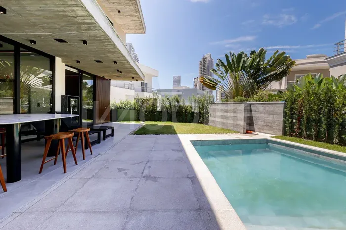 Casa no Condomínio Horizontal Praia Brava com 404m² privativos