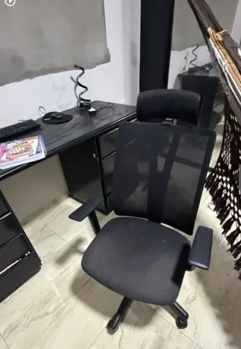 Mesa e cadeira