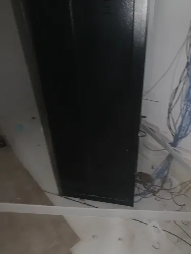 Rack com switch e patch painel