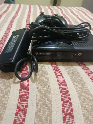 Vendo Xbox 360.seminovo