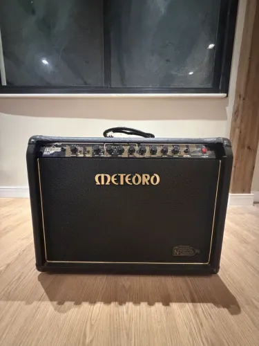 Amplificador de guitarra Meteoro Nitrous 160G Celestion