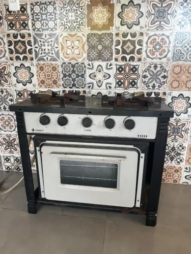 Fogão industrial com forno 