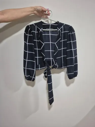 Blusa croped transpassado LEONA MARTINS <br>Tam. P<br>$50