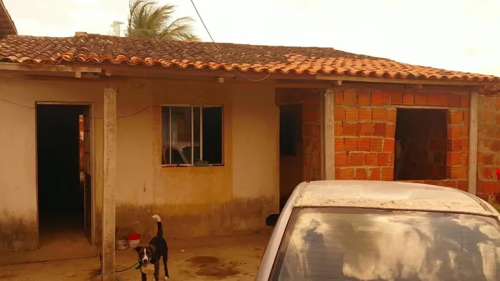 Vende-se Casa no conjunto Maria de Nazaré.