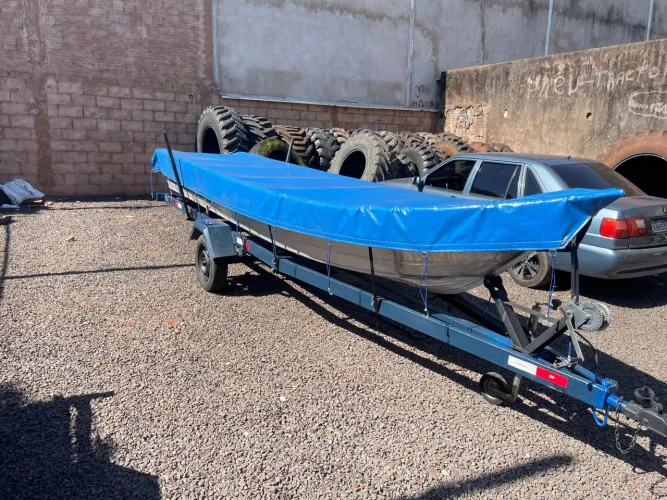 Barco 6m borda alta motor 15 carreta