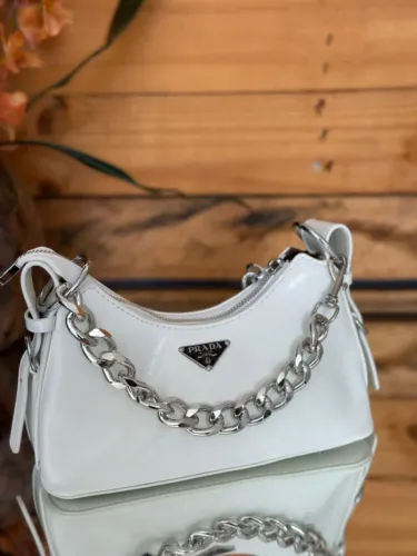 Bolsa Feminina Branca Pequena Corrente Alça Transversal 20x12