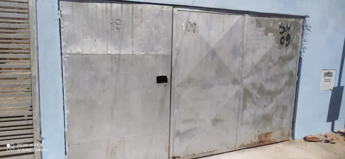 Vende se os dois portão