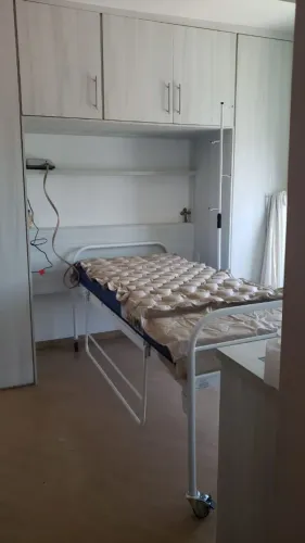 Cama Hospitalar Manual - com ajuste de altura