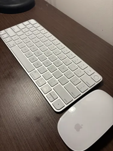 Teclado sem fio (Magic Keyboard) e Mouse (Magic Mouse)
