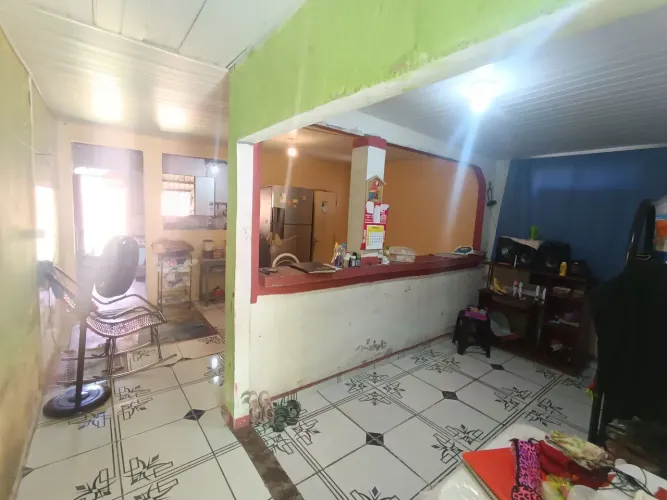 //Casa com quintal e garagem no Vila da Prata 