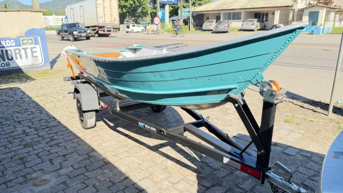 Barco novo sem uso