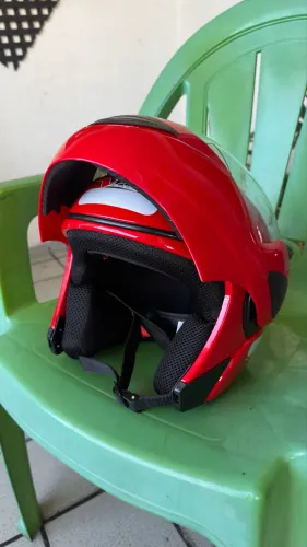 Capacete robocop vermelho - Novo