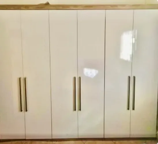 Guarda roupa off white MDF seis portas